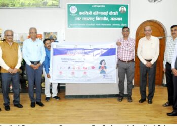 जळगाव विद्यापीठाच्या वतीने शैक्षणिक बँक ऑफ क्रेडिट्सच्या बॅनरचे कुलगुरुंच्या हस्ते विमोचन