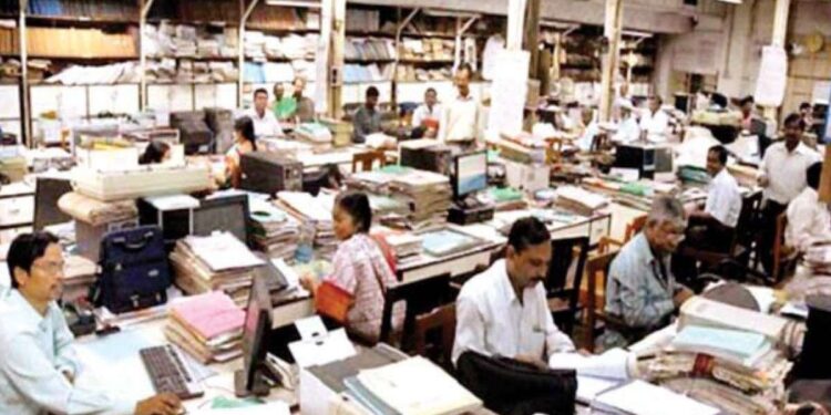 जुनी पेन्शन योजनेबाबत राज्य कर्मचाऱ्यांसाठी मोठी बातमी! काय आहे पहा..