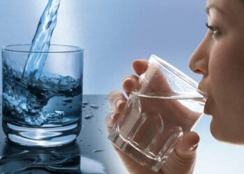 रोज सकाळी ब्रश न करता पाणी प्या, आरोग्याला मिळतील हे जबरदस्त फायदे