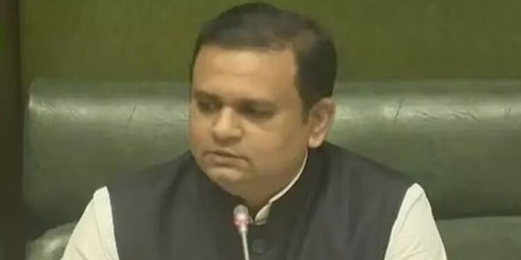 राज्याच्या राजकारणातून मोठी बातमी! १६ आमदारांच्या अपात्रतेबाबत राहुल नार्वेकर घेणार मोठा निर्णय!