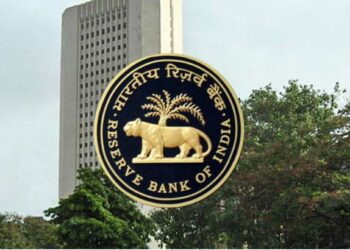 RBI मोठा निर्णय ! ‘या’ 8 बँकांचे परवाने रद्द, व्यवहारांवरही बंदी; तुमचे खाते तर नाही या बँकेत?