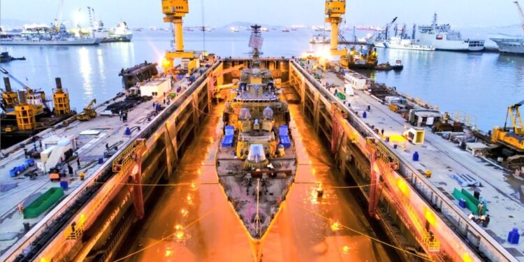 मुंबईतील नेव्हल डॉकयार्डमध्ये मोठी भरती ; ८वी/१०वी आणि आयटीआय उत्तीर्णांना सुवर्णसंधी