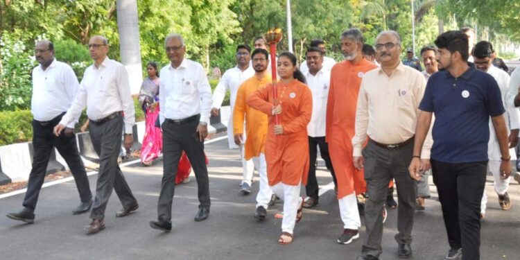 शिवराज्याभिषेक दिनानिमित्त विद्यापीठात शिवज्योत रॅली उत्साहात