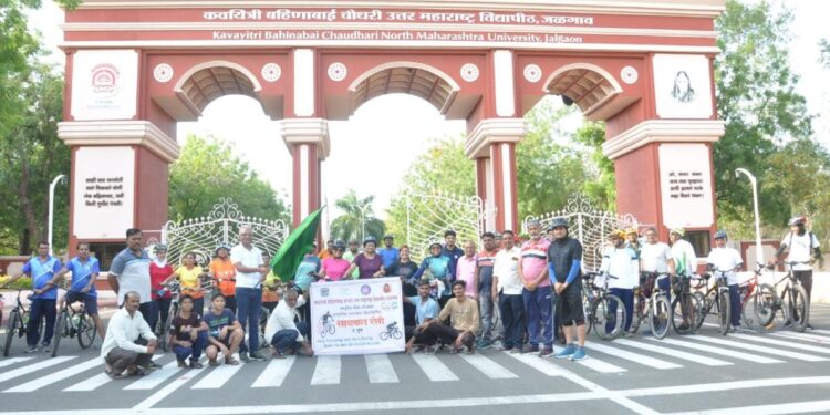 “सायकल चालवा व तंदुरुस्त रहा” ; हिरवी झेंडी दाखवून सायकल रॅलीचा प्रारंभ