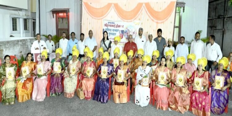 मौर्य क्रांती संघ व सकल धनगर समाजाच्यावतीने उल्लेखनीय कार्य करणाऱ्या महिलांचा अमळनेरात गौरव