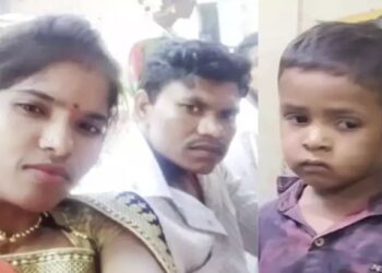 अपघातात दाम्पत्य ठार, चिमुकला वाचला : रक्ताच्या थारोळ्यात आईवडिलांना पाहून चिमुरड्याचा आक्रोश