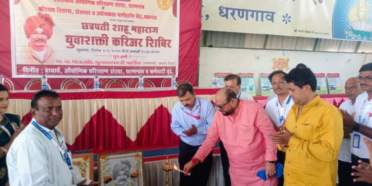 आवडीच्या क्षेत्रात कौशल्य प्राप्त करुन विकास साधा-पालकमंत्री ना. पाटील