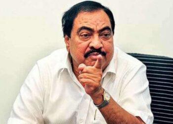 शिवसेनेच्या पाच मंत्र्यांना हटवणार, खडसेंच्या दाव्यामुळे राजकीय वर्तुळात चर्चांना उधाण