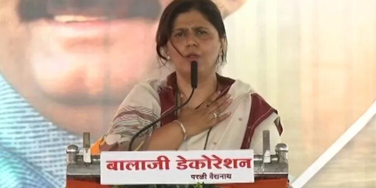 अखेर पंकजा मुंडेंच्या संयमाचा बांध फुटला ; अमित शहांना भेटणार