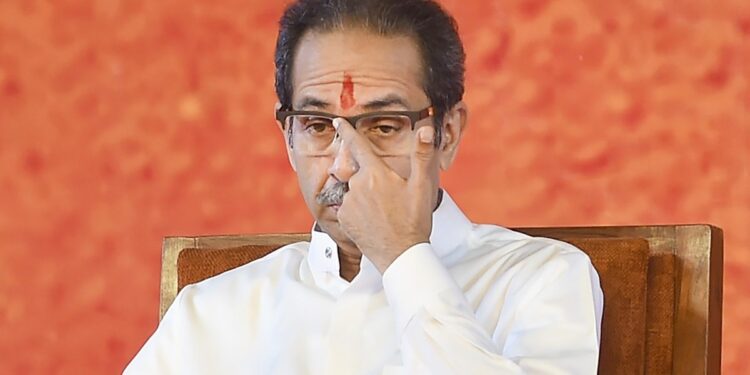 उद्धव ठाकरेंना ४८ तासांत दुसरा धक्का, हे दिग्गज नेते शिंदे गटात दाखल