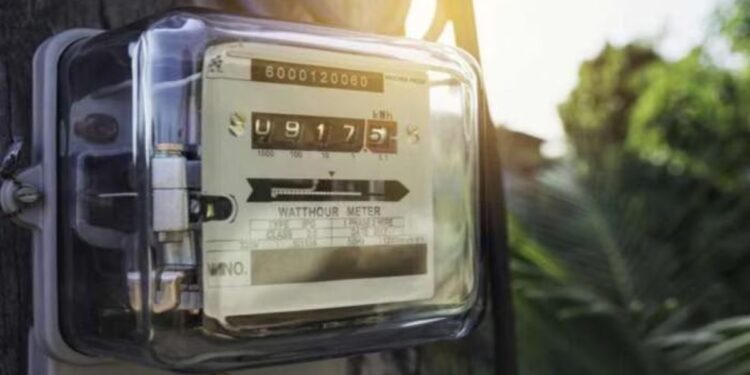 वाढलेल्या वीज बिलामुळे हैराण झाला आहात? नो टेन्शन.. मग या 3 गोष्टी बदलून ते निम्म्यावर आणा