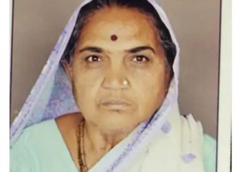 कपडे धूत असताना सुनेला लागला शॉक, सासू वाचवायला गेली पण..