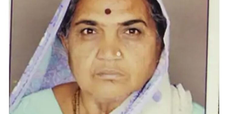 कपडे धूत असताना सुनेला लागला शॉक, सासू वाचवायला गेली पण..