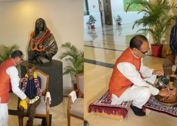 VIDEO । भाजप नेत्याची आदिवासी व्यक्तीवर लघुशंका ; मुख्यमंत्री शिवराज सिंग चौहान यांनी माफी मागत धुतले पाय..