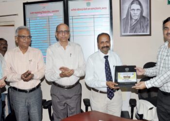 विद्यापीठाच्या परीक्षा व मूल्यमापन मंडळाचे संचालक म्हणून प्रा.योगेश पाटलांनी स्वीकारला पदभार