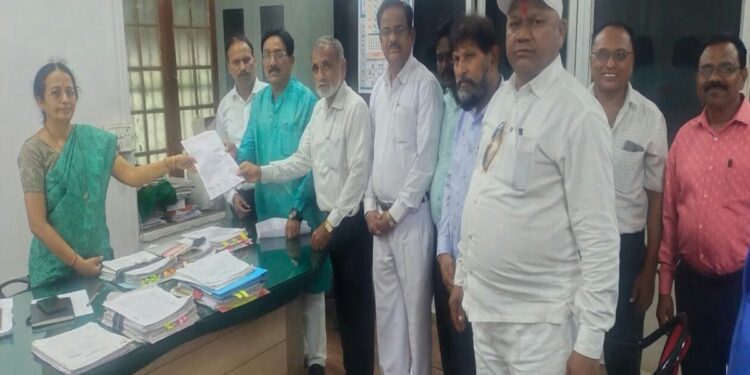 मणिपूर येथील सरकार बरखास्त करण्यात यावे ; अनुसूचित जाती-जमाती समितीची मागणी