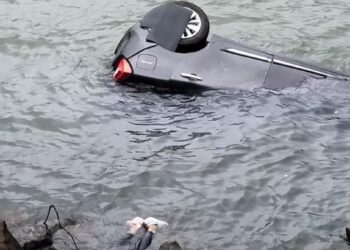 दुर्दैवी! फिरण्यासाठी गेले अन् मृत्यूने कवटाळलं, धरणात कार कोसळून तीन तरुणांचा मृत्यू