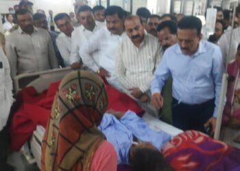 पळासनेर अपघातातील जखमींच्या उपचारावरील खर्च शासनमार्फत करणार-ना. गिरीष महाजन