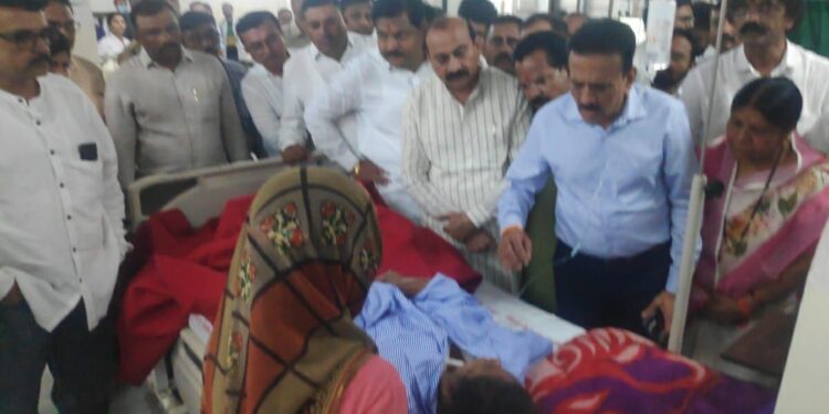 पळासनेर अपघातातील जखमींच्या उपचारावरील खर्च शासनमार्फत करणार-ना. गिरीष महाजन
