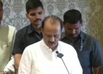 अखेर अजित पवारांनी घेतली उपमुख्यमंत्रिपदाची शपथ