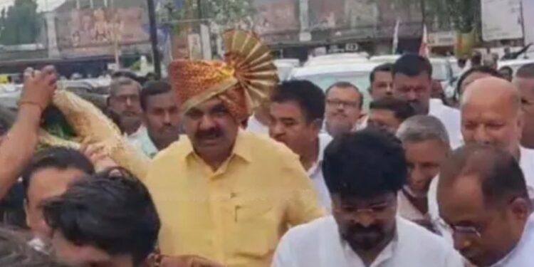 मंत्रिपदाची शपथ घेतल्यानंतर ना.अनिल पाटील यांचे जळगावात जल्लोषात स्वागत