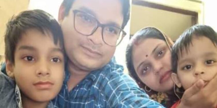 काळीज पिळवटून टाकणारी घटना ; आधी मुलांना संपविले नंतर पती- पत्नीने उचललं टोकाचं पाऊल