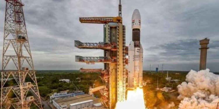 चंद्रयान 3 प्रक्षेपण अवकाशाच्या दिशेने झेपावलं