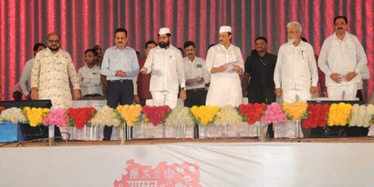 धुळे-इंदूर रेल्वे मार्ग लवकर पूर्ण करणार; मुख्यमंत्री एकनाथ शिंदे