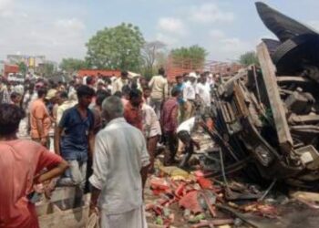 भीषण! भरधाव कंटेनर थेट हॉटेलमध्ये घुसला, 9 जण ठार, अनेक जखमी