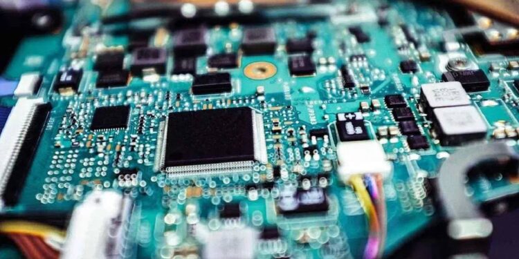 स्मार्ट ड्रायव्हिंग लायसन्सवर चिपच्या कमतरतेचा परिणाम, महाराष्ट्र सरकार अडचणीत