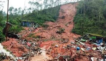 रायगडमध्ये पावसाचा हाहाकार : अख्ख्या गावावर दरड कोसळली, चौघांचा मृत्यू, शेकडो दरडीखाली दबले