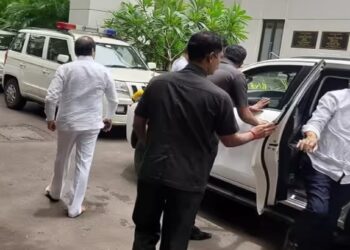 मोठी बातमी! राष्ट्रवादीतील सर्वच बंडखोर नेते शरद पवारांच्या भेटीला, राजकीय वर्तुळामध्ये चर्चांना उधाण