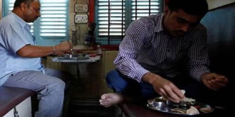 रेल्वे प्रवाशांसाठी नवी सुविधा! आता अवघ्या २० रुपयांत मिळणार पोटभर जेवण