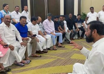 राज्याच्या राजकारणात पुन्हा राजकीय भूकंप? शिंदे गटाने बोलावली तातडीने बैठक