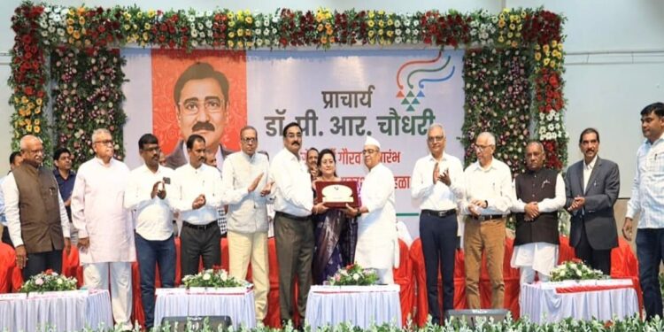 प्राचार्य डॉ. पी. आर. चौधरी यांच्या सेवापूर्तीनिमित्त गौरव समारंभ संपन्न