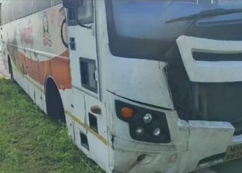 धावत्या शिवशाही बसचा अचानक टायर निघळला अन् पुढे जे घडलं…