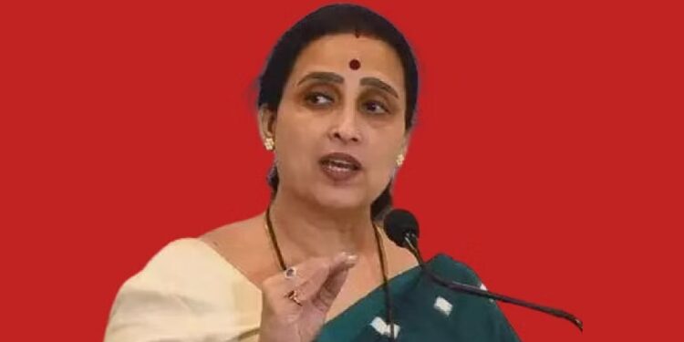 .. हीच सरकारची भूमिका ; भाजप नेत्या चित्रा वाघांनी घेतली गोंडगाव पीडितेच्या कुटुंबीयांची भेट