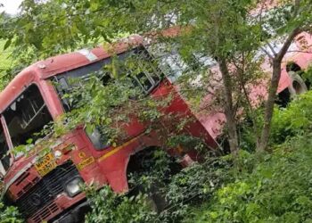 धावत्या बसचे स्टेअरिंग लॉक झाले अन्… बुलढाण्यात पुन्हा अपघात