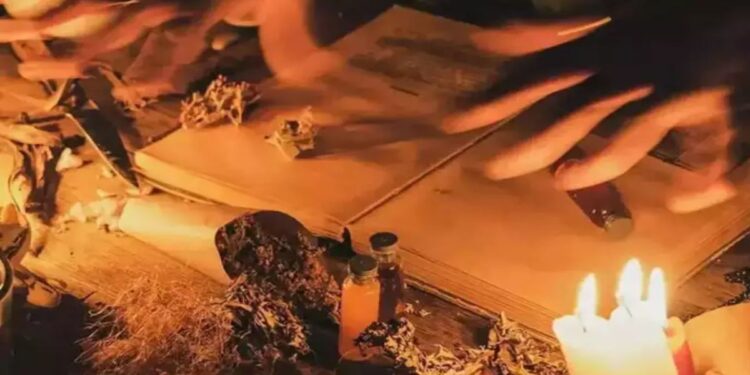 अरे बापरे!! मुलाचं भलं व्हावं म्हणून आईचे पोटच्या मुलीसोबत भयंकर कृत्य