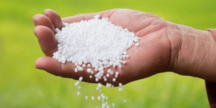 शेतकऱ्यांनो लक्ष द्या! आता या योजनेतून खतांसाठी मिळणार १०० टक्के अनुदान