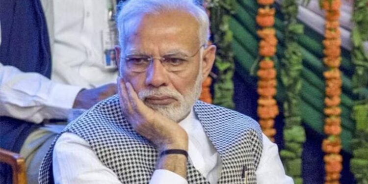 मोदी सरकारच्या 7 योजनांमध्ये मोठा घोटाळा ; CAGच्या अहवालातून धक्कादायक माहिती उघड