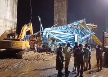 ग्रेडर-मशिन कोसळून १६ ठार : समृद्धी महामार्गावरील घटना