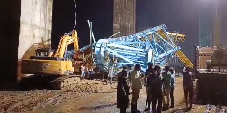 ग्रेडर-मशिन कोसळून १६ ठार : समृद्धी महामार्गावरील घटना