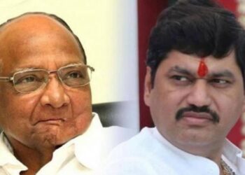 शरद पवारांच्या बीडमधील एन्ट्रीआधीच धनंजय मुंडेंना जोरचा झटका ; काय आहे वाचा