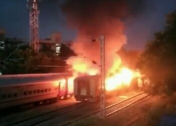 लखनौहून रामेश्वरमला जाणाऱ्या ट्रेनला भीषण आग, 9 जणांचा मृत्यू, 20 जखमी