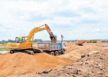 वाळू तस्करांविरुद्ध महसूल व पोलीस प्रशासन ऍक्शनमध्ये ; अनेक ट्रॅक्टर्स व डंपर्स केले जप्त