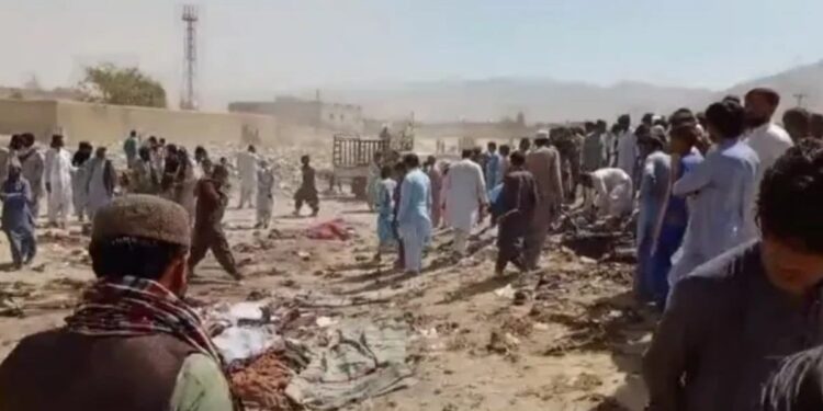 दुहेरी स्फोटांनी पाकिस्तान हादरला, 52 जण ठार, शेकडो जखमी