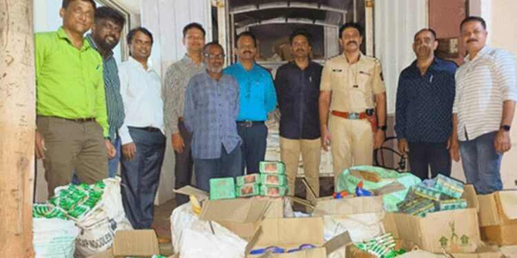 तुम्हीही डेटॉल साबण, शॅम्पू,, झंडू बाम, सर्फ एक्सल वापरत असाल तर सावधान ! जळगावात लाखोंचा बनावट साठा जप्त