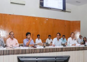जिल्हा नियोजनाचा शंभर टक्के निधी खर्च करण्यासाठी कामाची गती वाढवा – जिल्हाधिकारी आयुष प्रसाद
