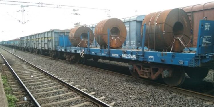 धामणगाव रेल्वे नजीक मालगाडीचे २५ डबे घसरले; रेल्वे सेवा विस्कळीत